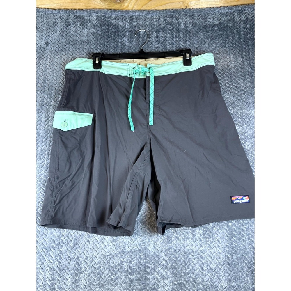 Patagonia Wavefarer Board Shorts Mens 40 Charcoal Gray Logo Stretch Patch Pocket